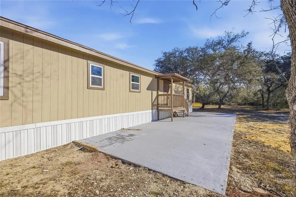 19661 SE 94th Place Ocklawaha FL 32179