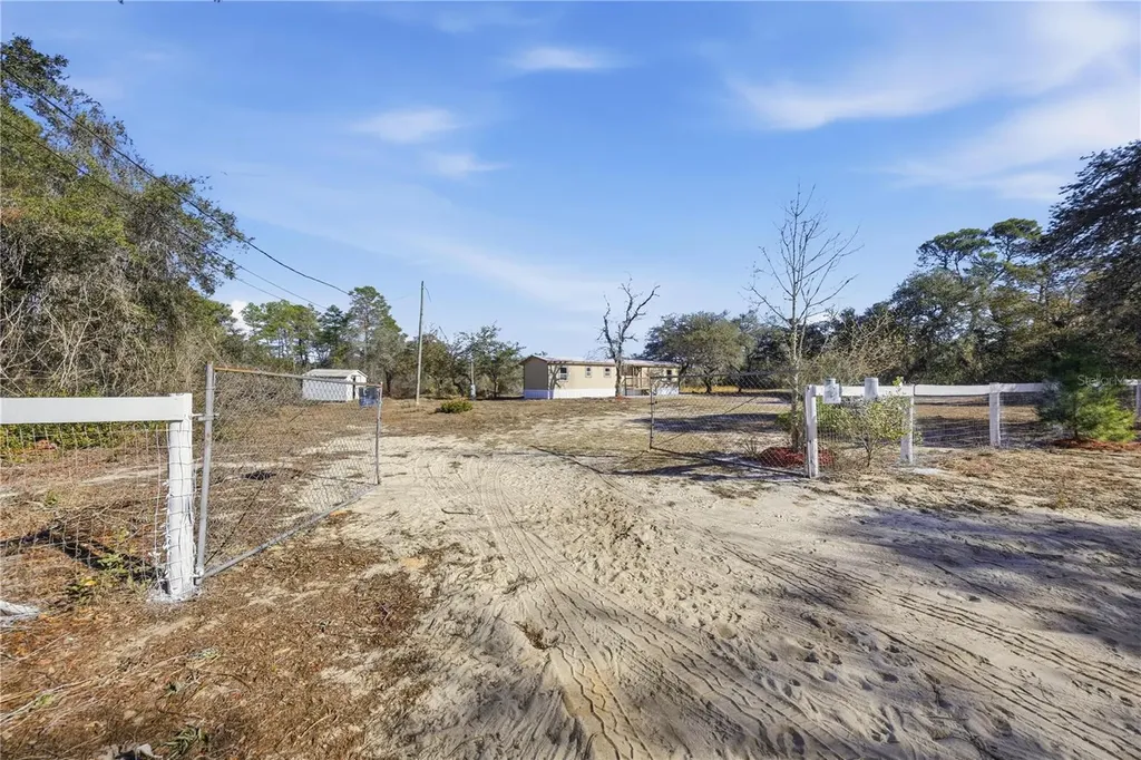 19661 SE 94th Place Ocklawaha FL 32179