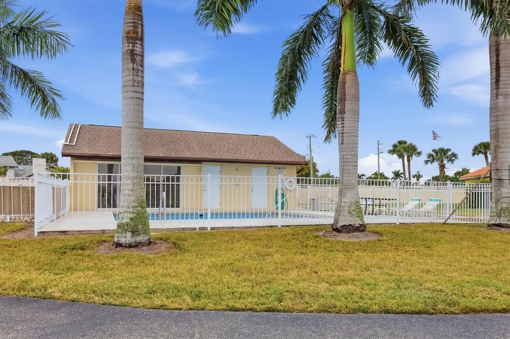 12710 SW Lake Side Drive Lake Suzy FL 34269