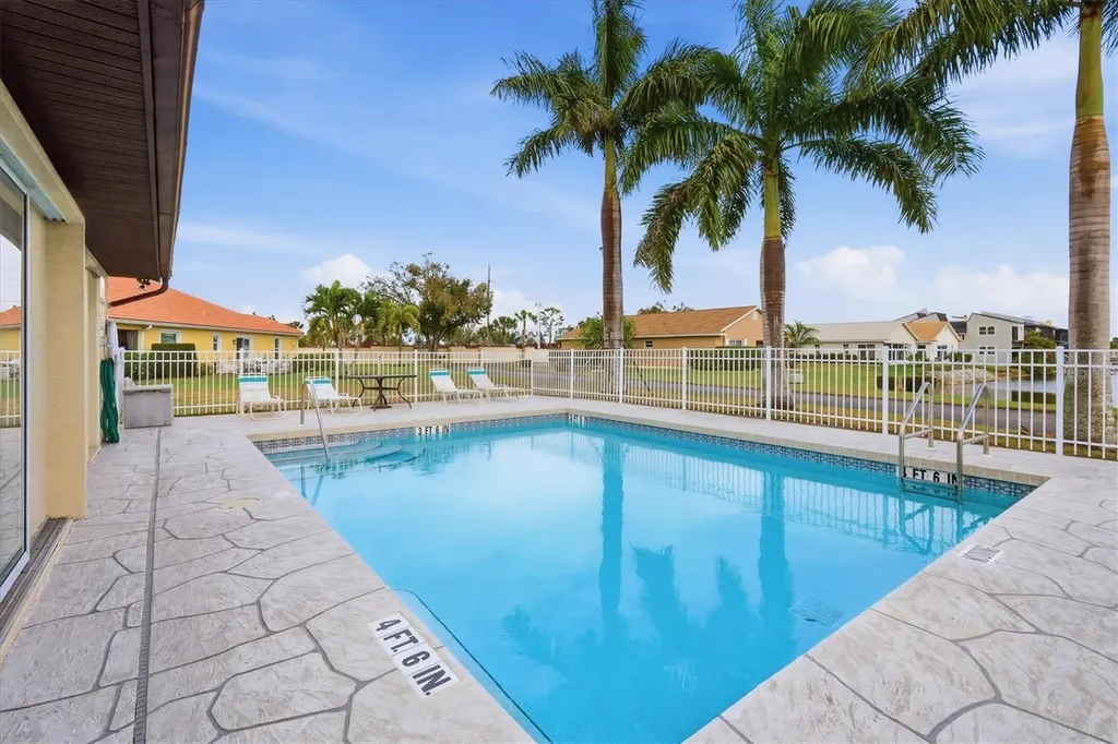 12710 SW Lake Side Drive Lake Suzy FL 34269