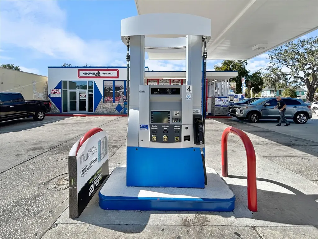 4 S Pinellas Avenue Tarpon Springs FL 34689