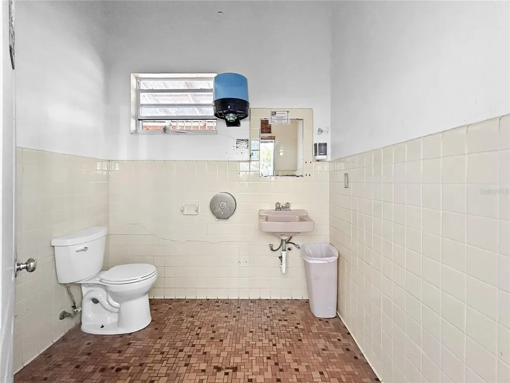 4 S Pinellas Avenue Tarpon Springs FL 34689