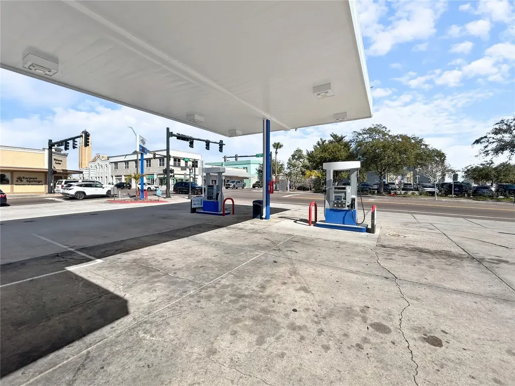 4 S Pinellas Avenue Tarpon Springs FL 34689