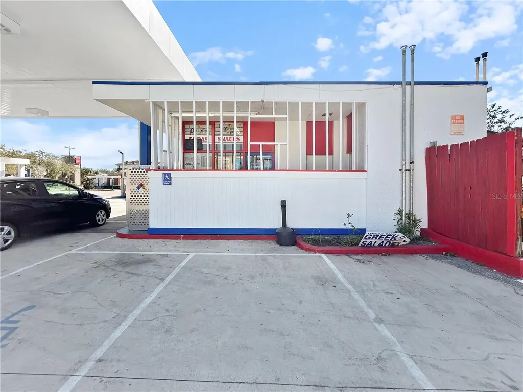 4 S Pinellas Avenue Tarpon Springs FL 34689