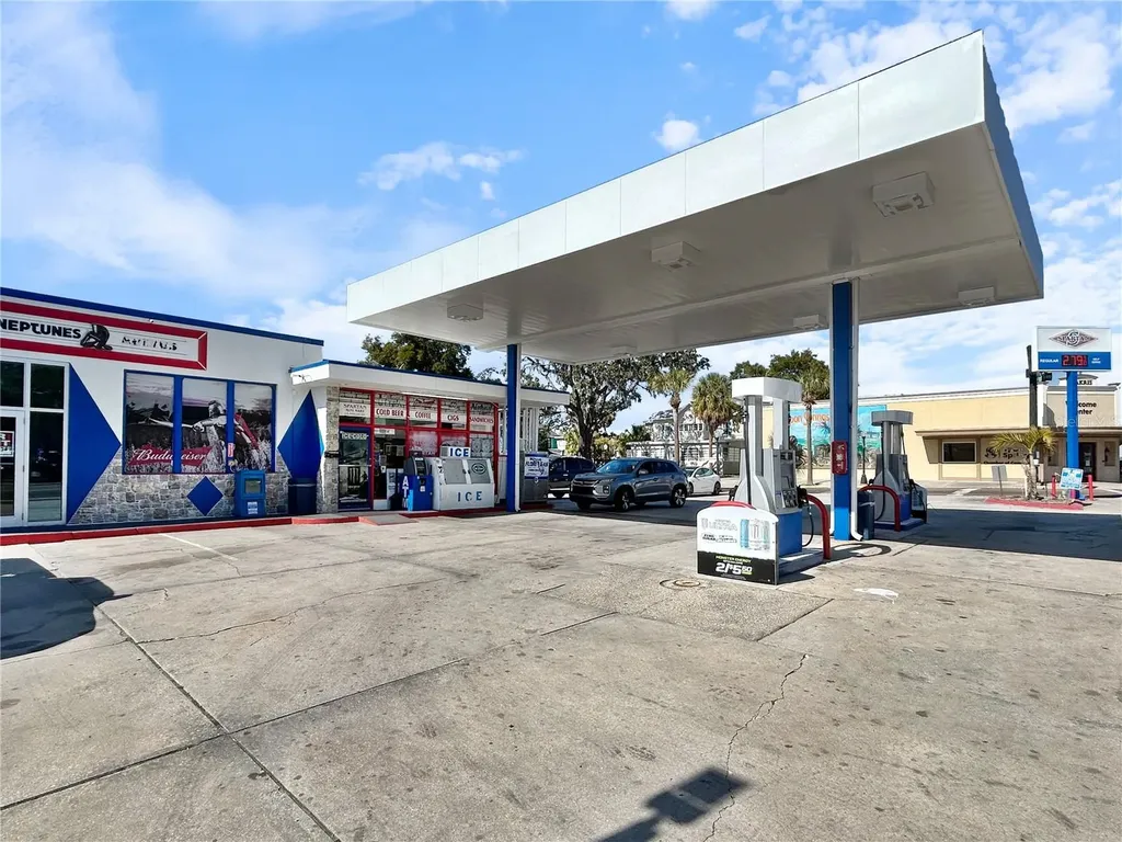 4 S Pinellas Avenue Tarpon Springs FL 34689