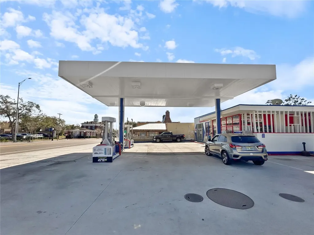 4 S Pinellas Avenue Tarpon Springs FL 34689