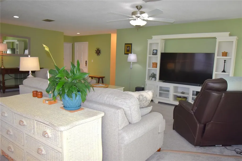 121 Fernwood Circle Seminole FL 33777