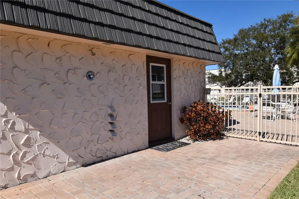121 Fernwood Circle Seminole FL 33777
