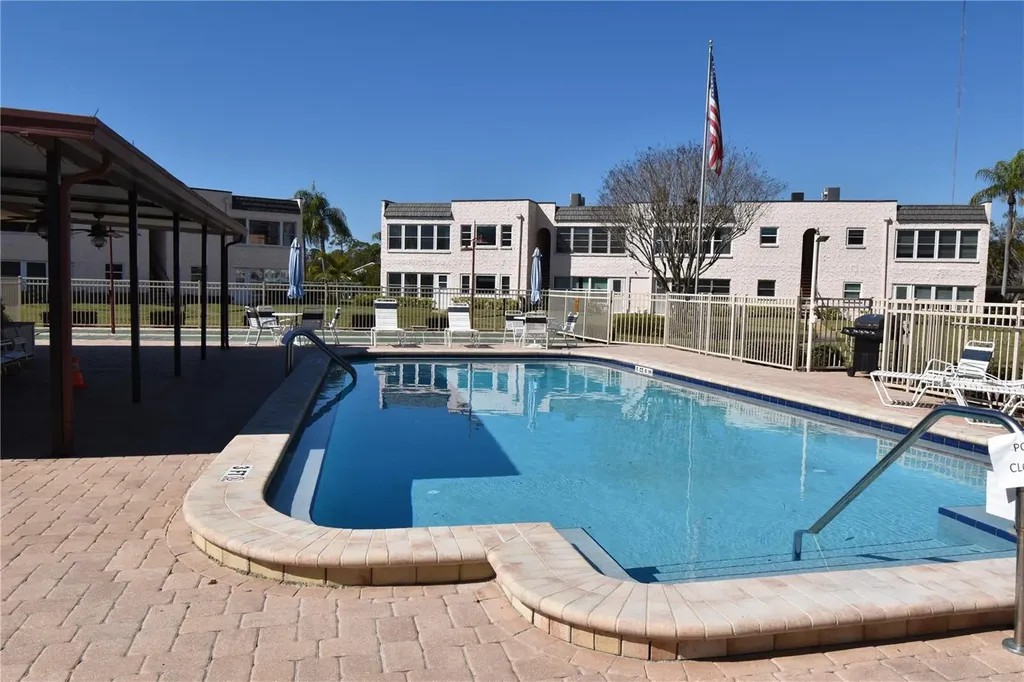 121 Fernwood Circle Seminole FL 33777