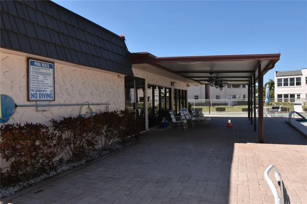 121 Fernwood Circle Seminole FL 33777