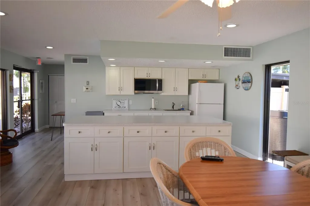 121 Fernwood Circle Seminole FL 33777