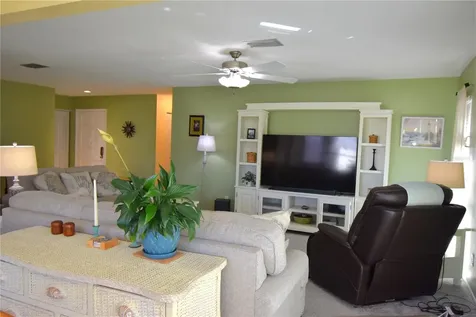 121 Fernwood Circle Seminole FL 33777