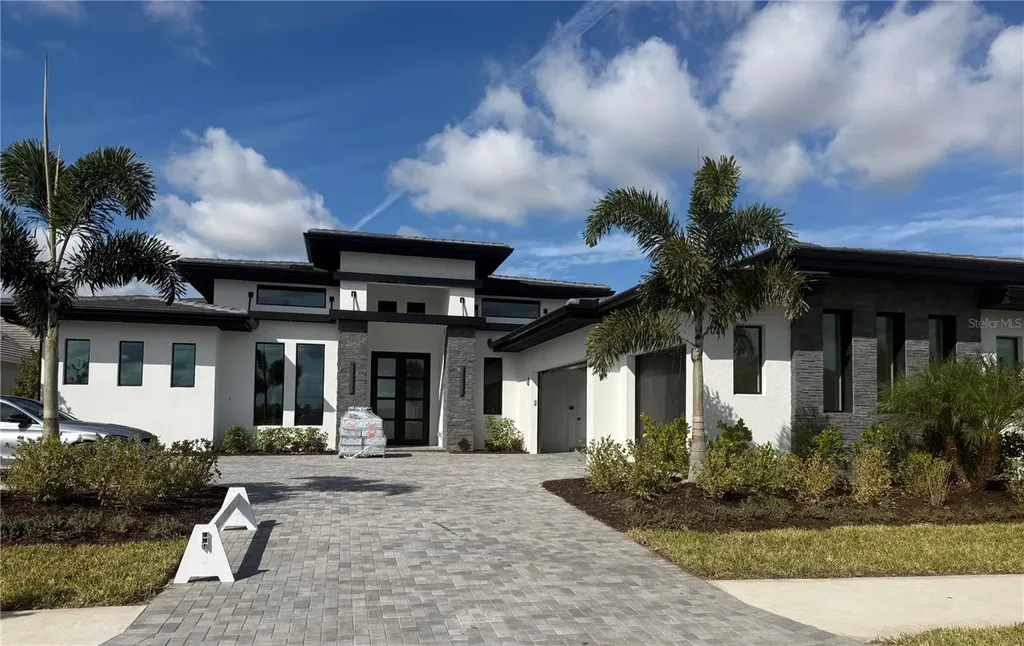 1010 Blue Shell Loop Sarasota FL 34240