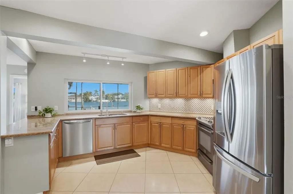 2316 S Shore Drive SE St Petersburg FL 33705