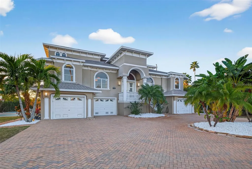8880 Commodore Drive Seminole FL 33776