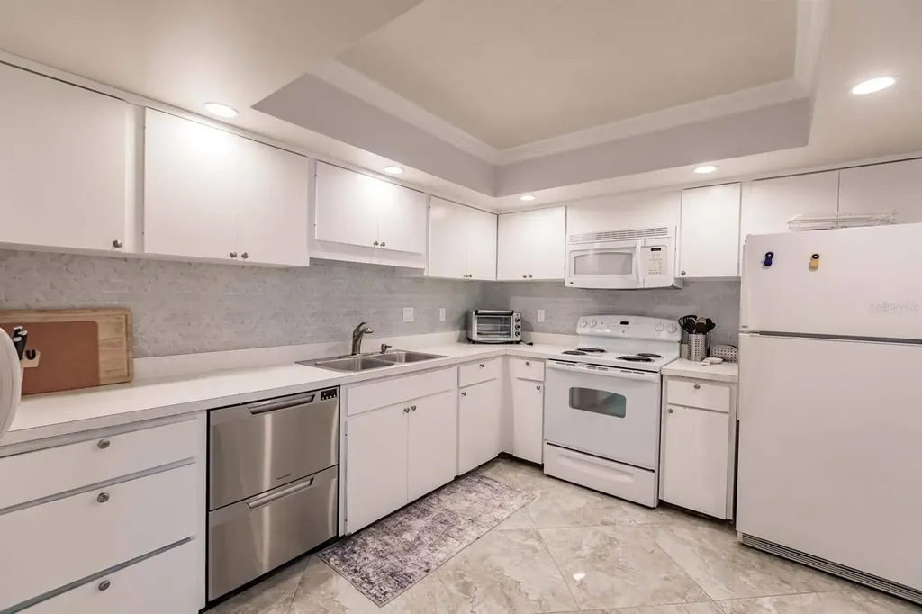 1200 E Peppertree Lane Sarasota FL 34242
