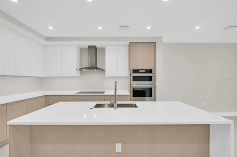 275 1st Avenue S St Petersburg FL 33701