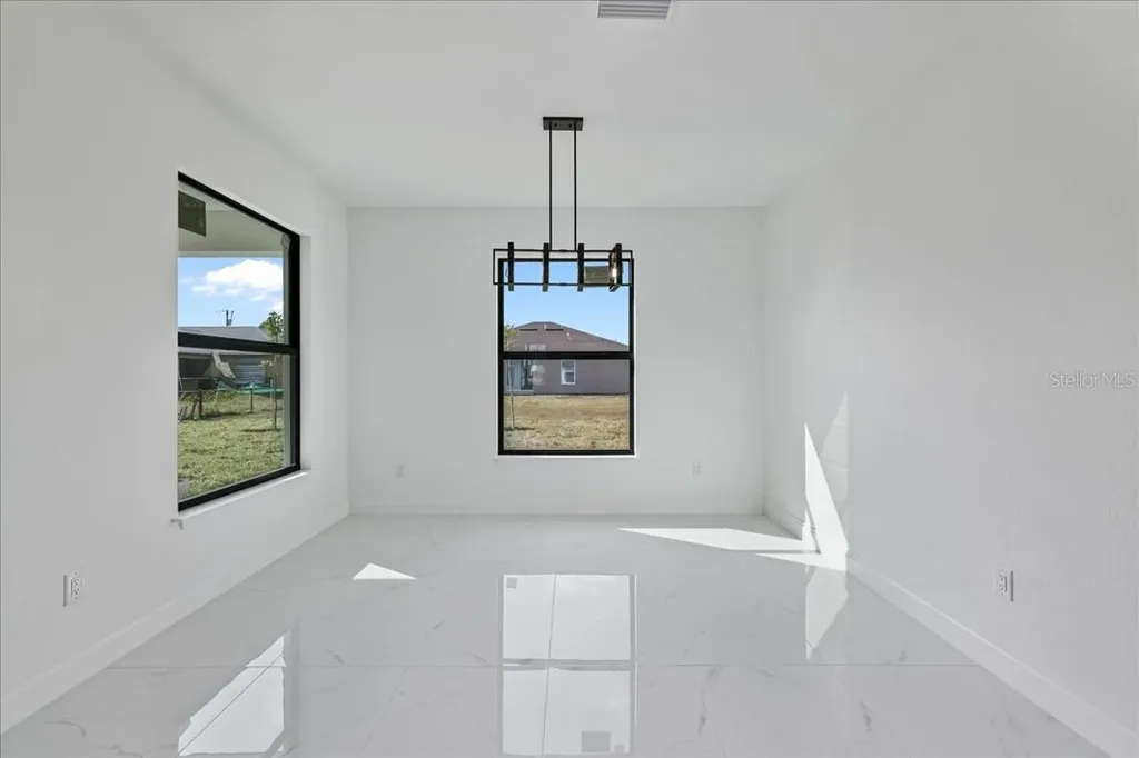 1310 NE 7th Place Cape Coral FL 33909