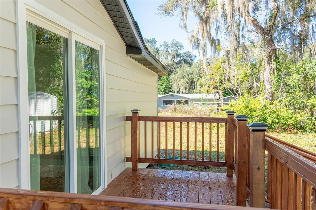 922 Cr 482a Lake Panasoffkee FL 33538