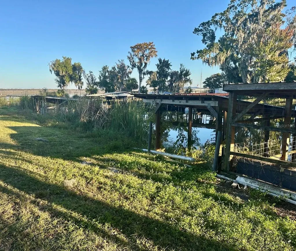 922 Cr 482a Lake Panasoffkee FL 33538