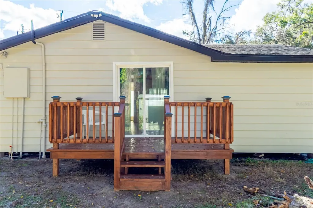 922 Cr 482a Lake Panasoffkee FL 33538