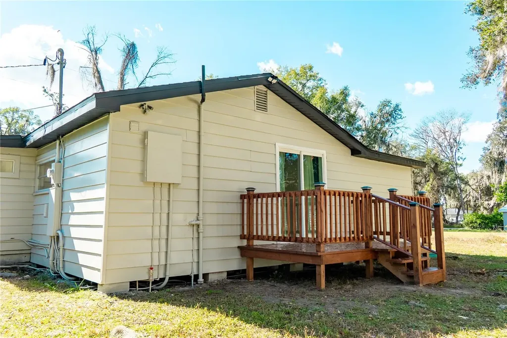 922 Cr 482a Lake Panasoffkee FL 33538