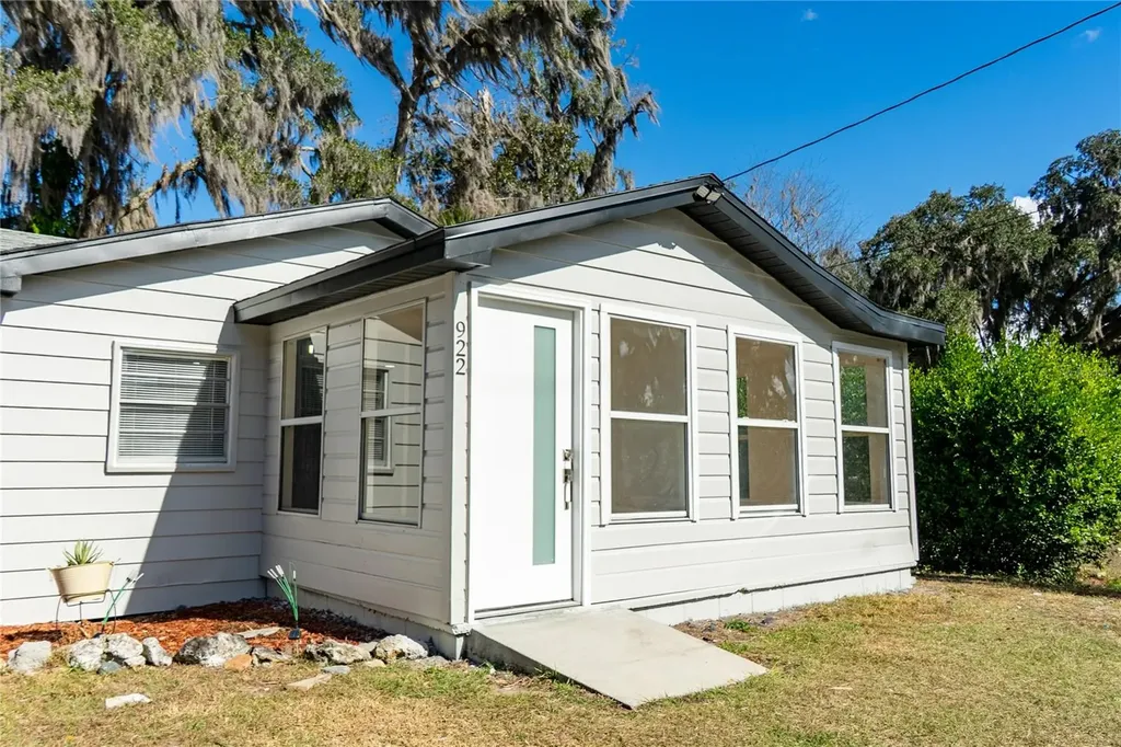 922 Cr 482a Lake Panasoffkee FL 33538