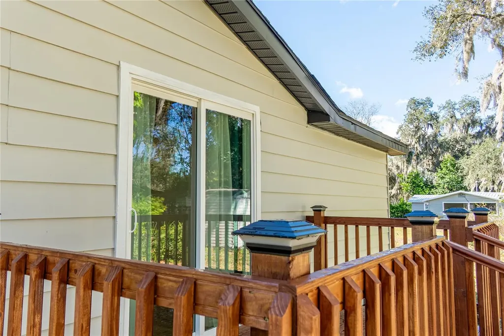 922 Cr 482a Lake Panasoffkee FL 33538