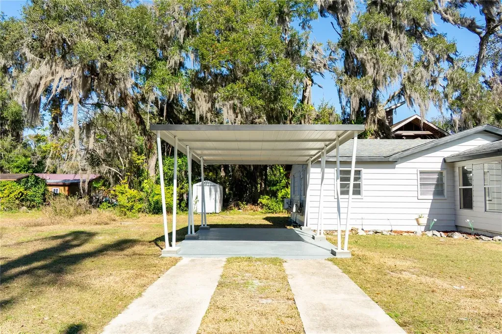 922 Cr 482a Lake Panasoffkee FL 33538
