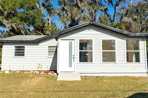 922 Cr 482a Lake Panasoffkee FL 33538