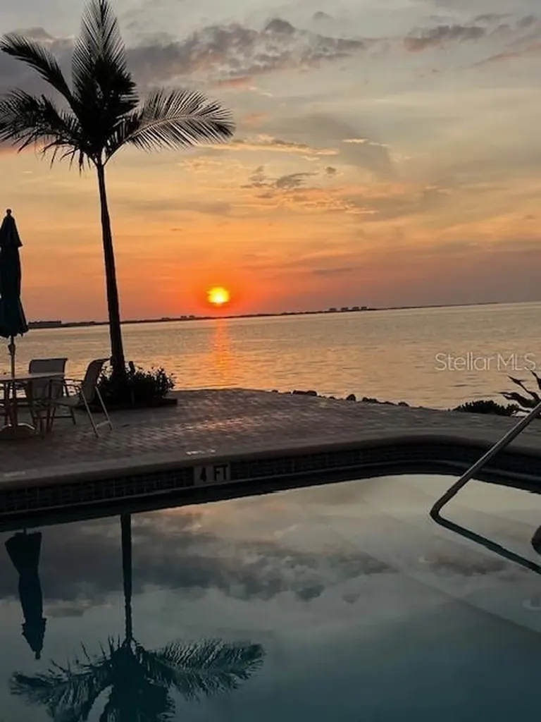 37 Sunset Drive Sarasota FL 34236