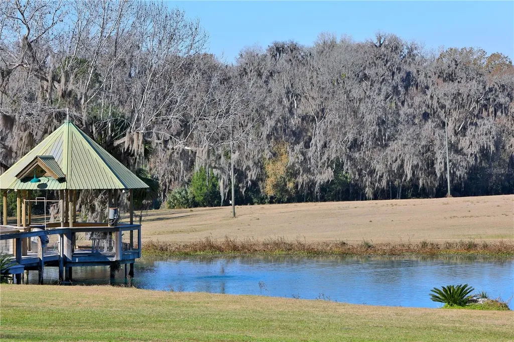 15551 NW Highway 225 Reddick FL 32686