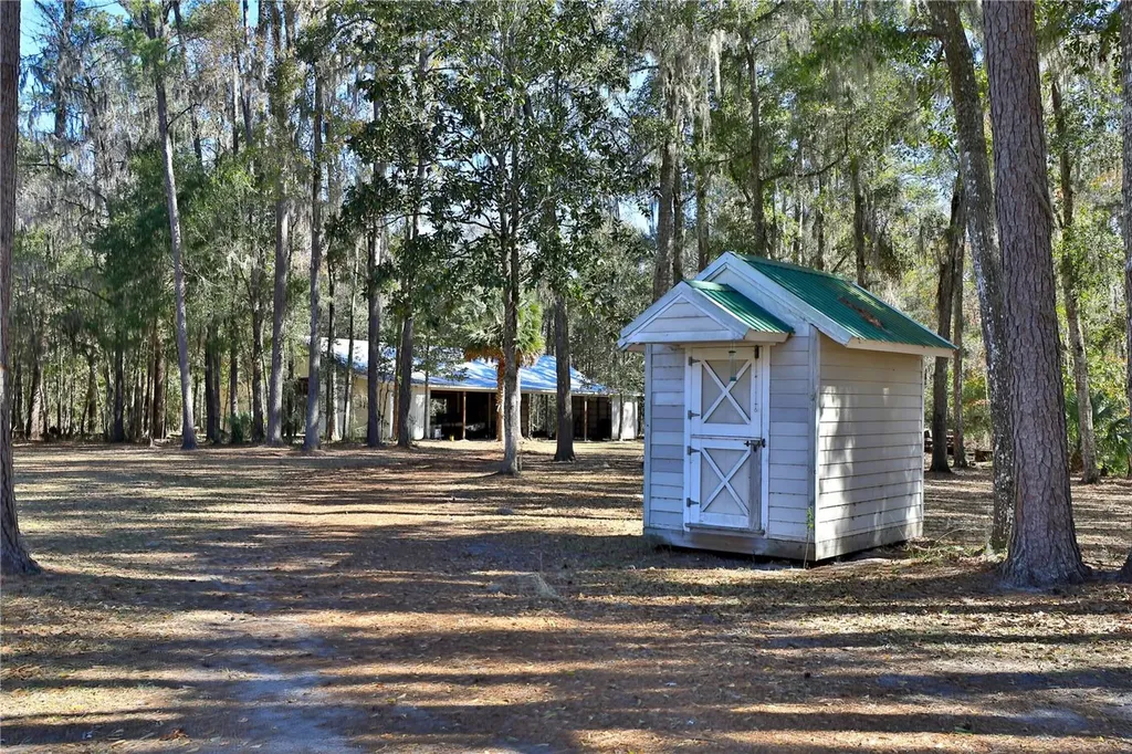 15551 NW Highway 225 Reddick FL 32686