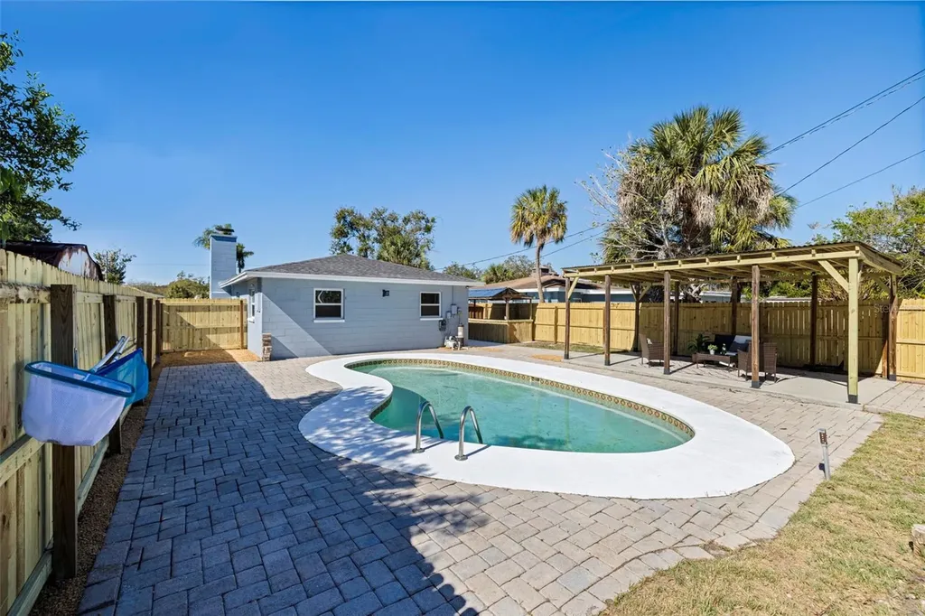 656 59th Street S St Petersburg FL 33707