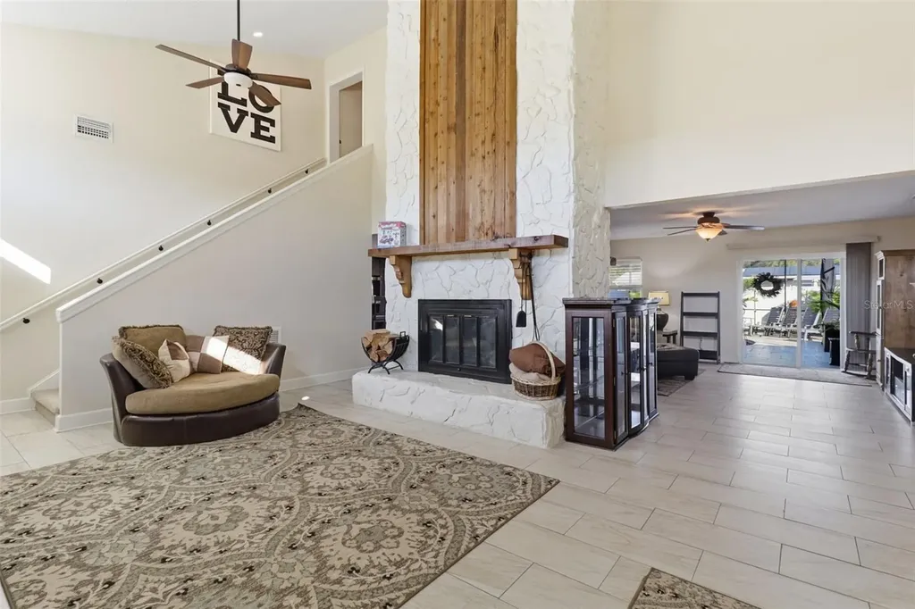 2551 Casilla Way S St Petersburg FL 33712
