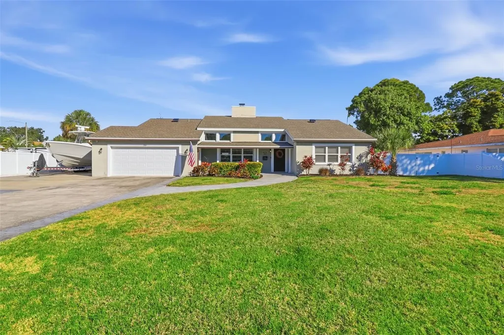 2551 Casilla Way S St Petersburg FL 33712