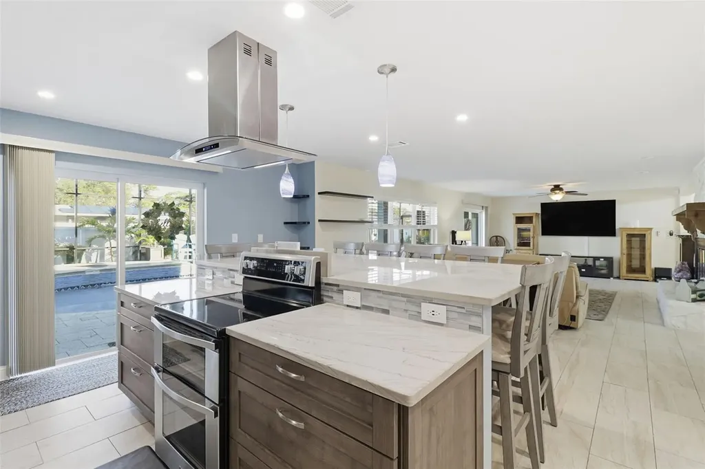 2551 Casilla Way S St Petersburg FL 33712