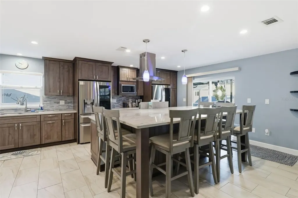 2551 Casilla Way S St Petersburg FL 33712