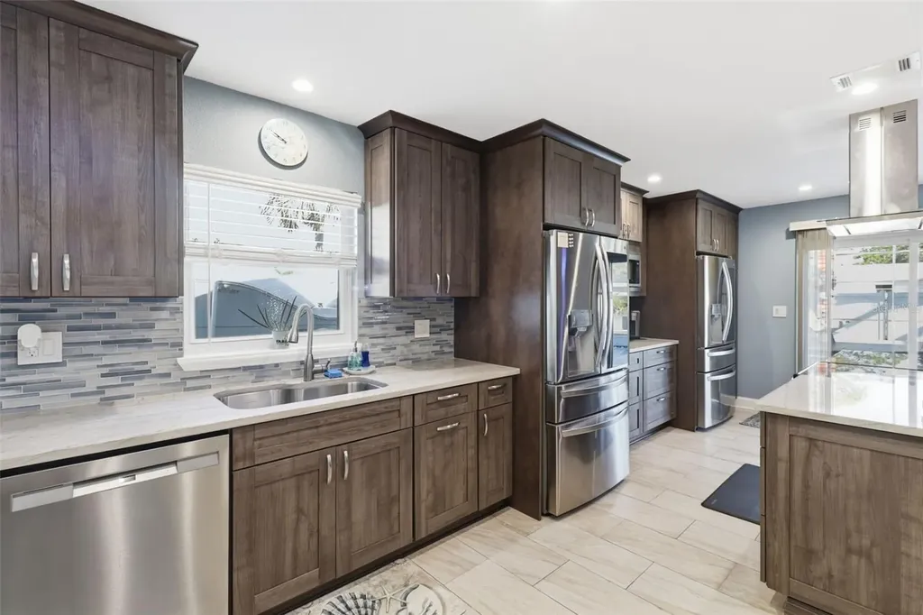 2551 Casilla Way S St Petersburg FL 33712