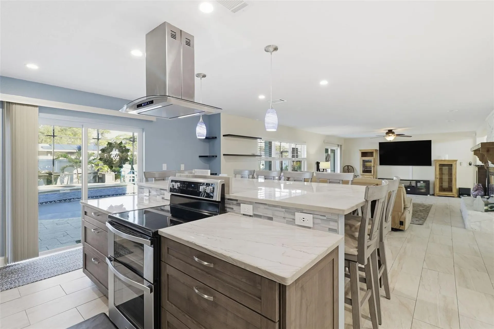 2551 Casilla Way S St Petersburg FL 33712