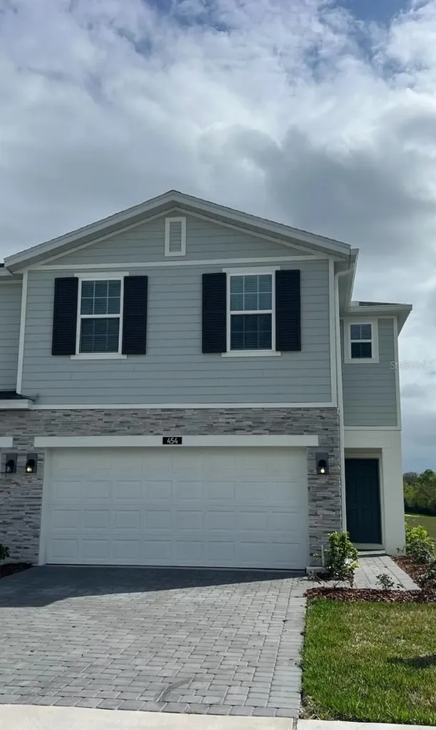 454 Thompson Village Avenue Apopka FL 32703