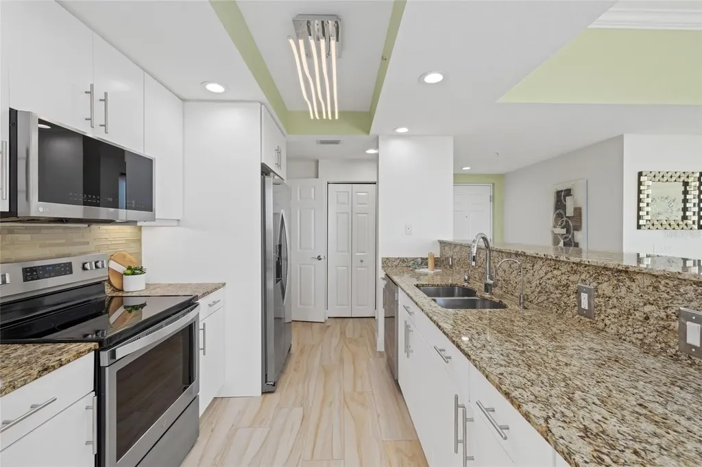 800 N Tamiami Trail Sarasota FL 34236