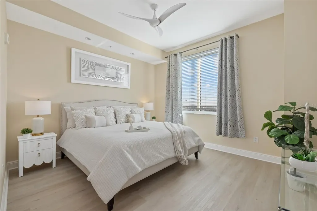800 N Tamiami Trail Sarasota FL 34236