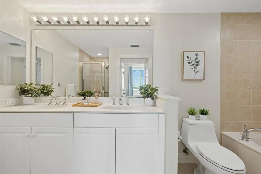 800 N Tamiami Trail Sarasota FL 34236