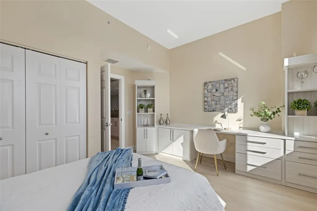 800 N Tamiami Trail Sarasota FL 34236