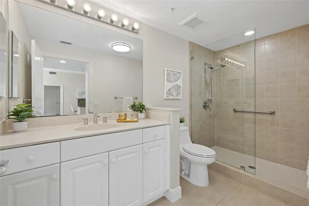 800 N Tamiami Trail Sarasota FL 34236