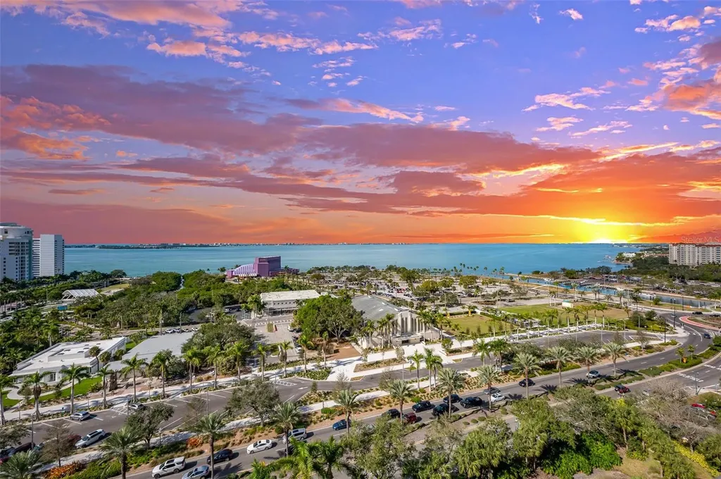 800 N Tamiami Trail Sarasota FL 34236