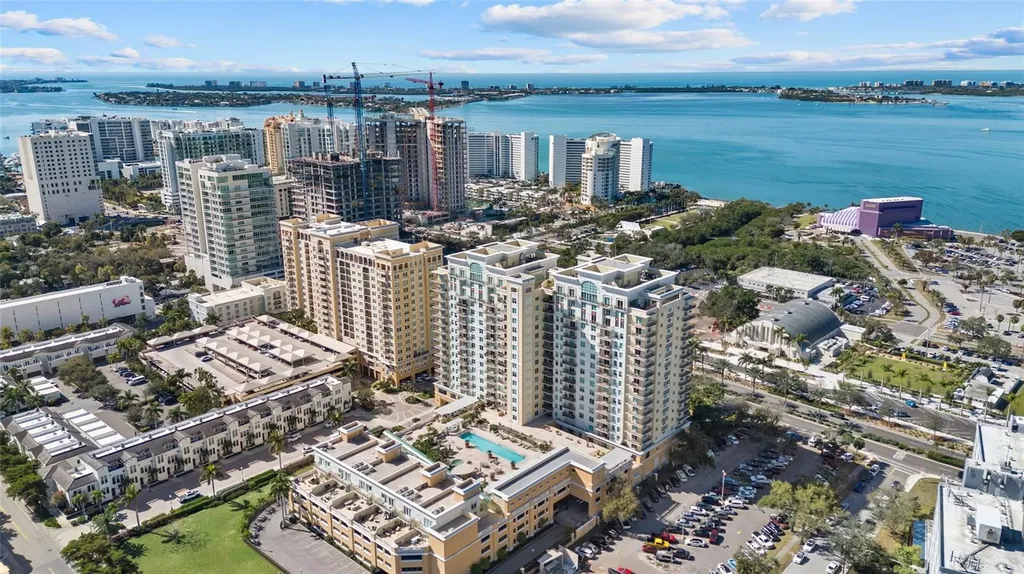 800 N Tamiami Trail Sarasota FL 34236