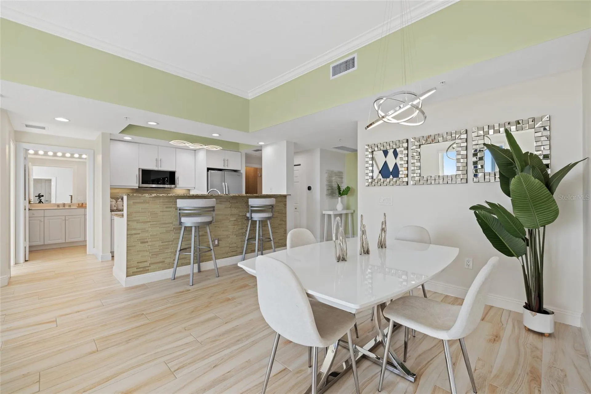 800 N Tamiami Trail Sarasota FL 34236