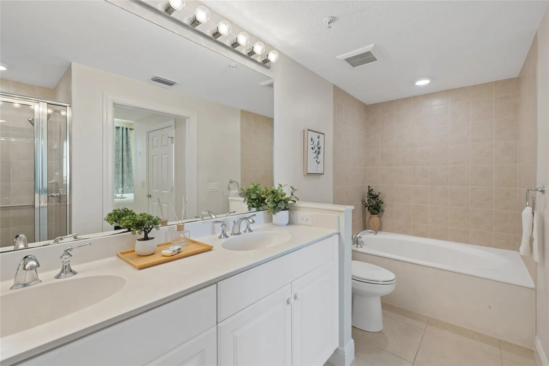 800 N Tamiami Trail Sarasota FL 34236